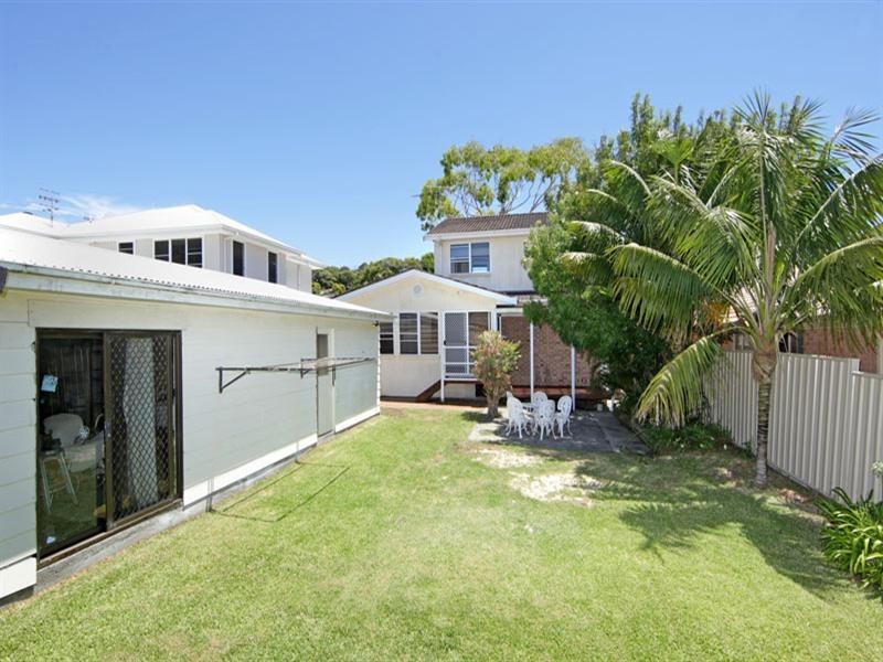 49 Sierra Avenue, Bateau Bay NSW 2261