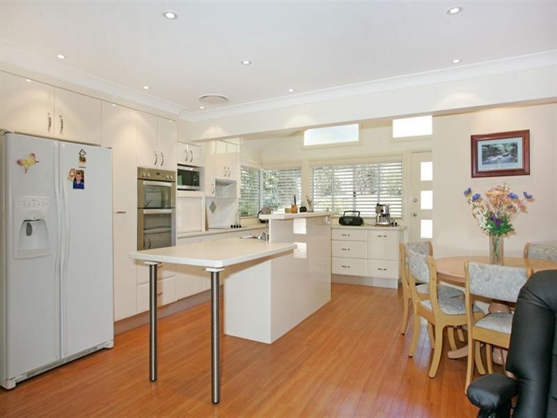 10 Mermaid Drive, Bateau Bay NSW 2261