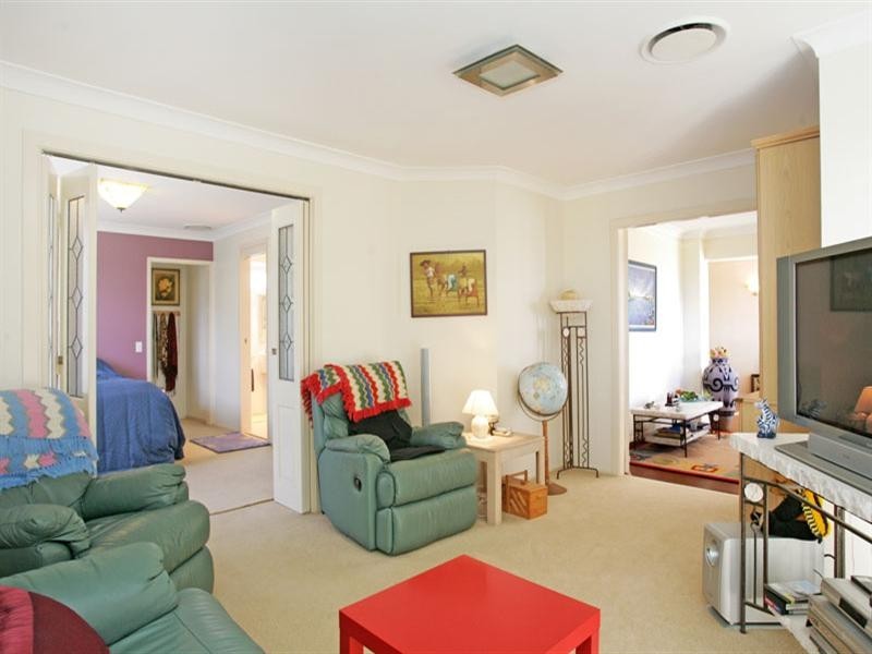 10 Mermaid Drive, Bateau Bay NSW 2261