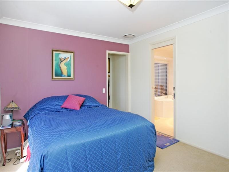 10 Mermaid Drive, Bateau Bay NSW 2261
