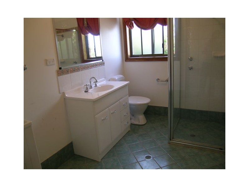 2/5 Lewis Crescent, Forresters Beach NSW 2260