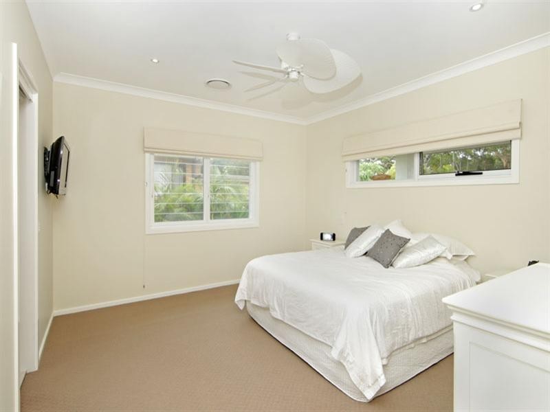 5 Bateau Bay Road, Bateau Bay NSW 2261