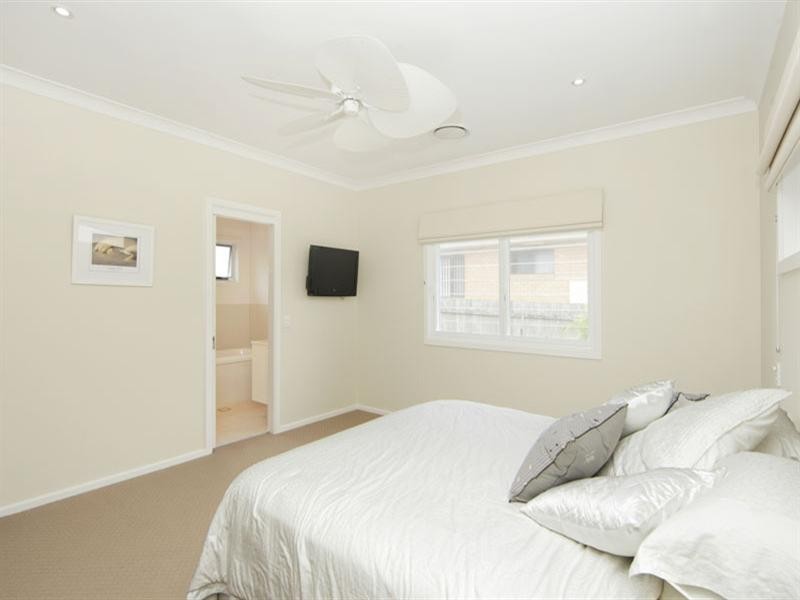 5 Bateau Bay Road, Bateau Bay NSW 2261