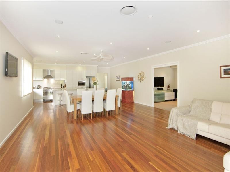 5 Bateau Bay Road, Bateau Bay NSW 2261