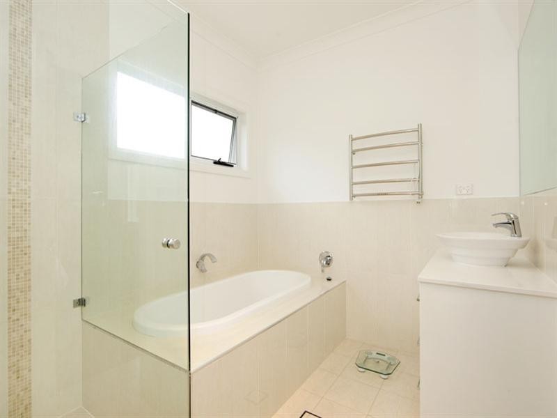 5 Bateau Bay Road, Bateau Bay NSW 2261