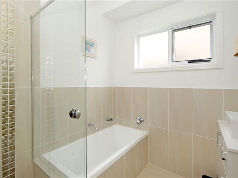 5 Bateau Bay Road, Bateau Bay NSW 2261