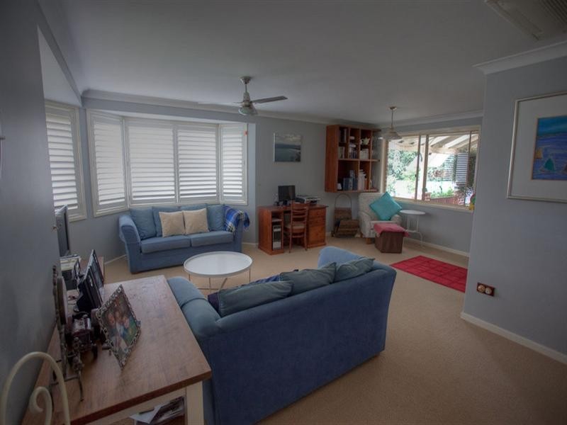 4 Rainbow Close, Lisarow NSW 2250