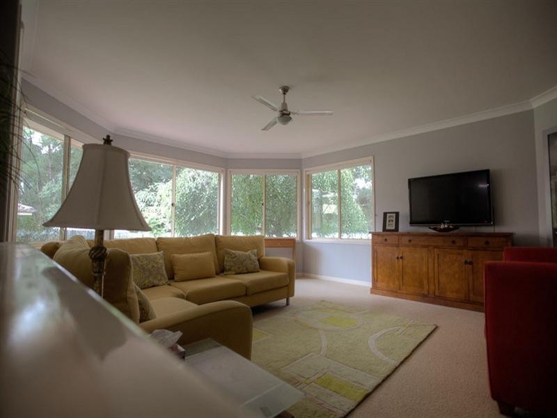 4 Rainbow Close, Lisarow NSW 2250