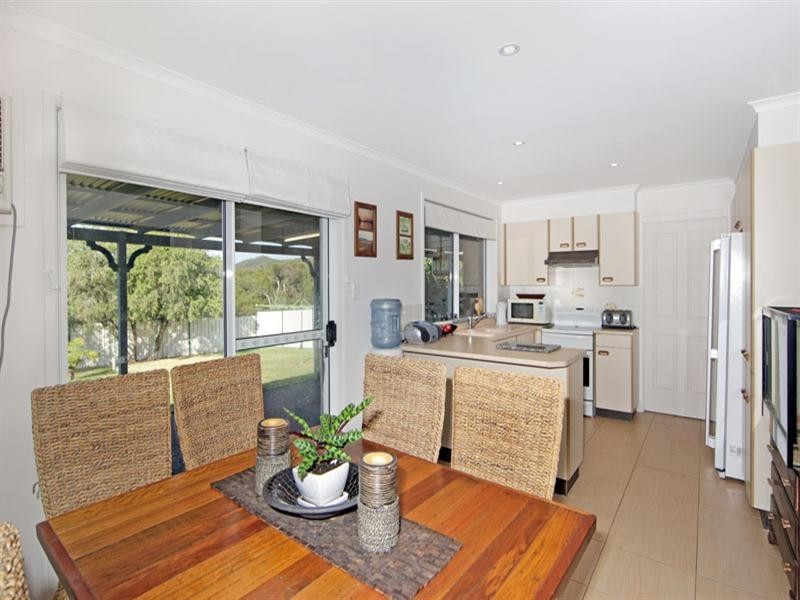35 Lancaster Parade, Bateau Bay NSW 2261