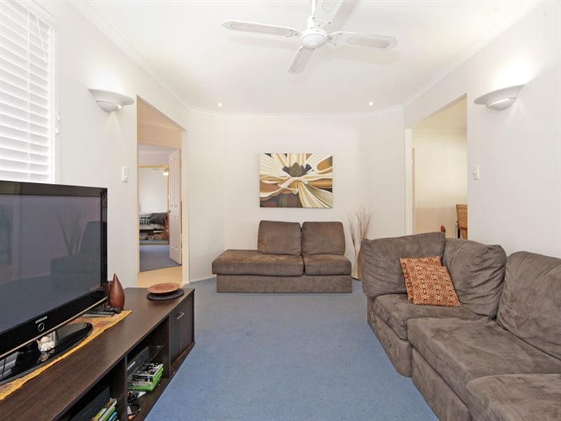 35 Lancaster Parade, Bateau Bay NSW 2261