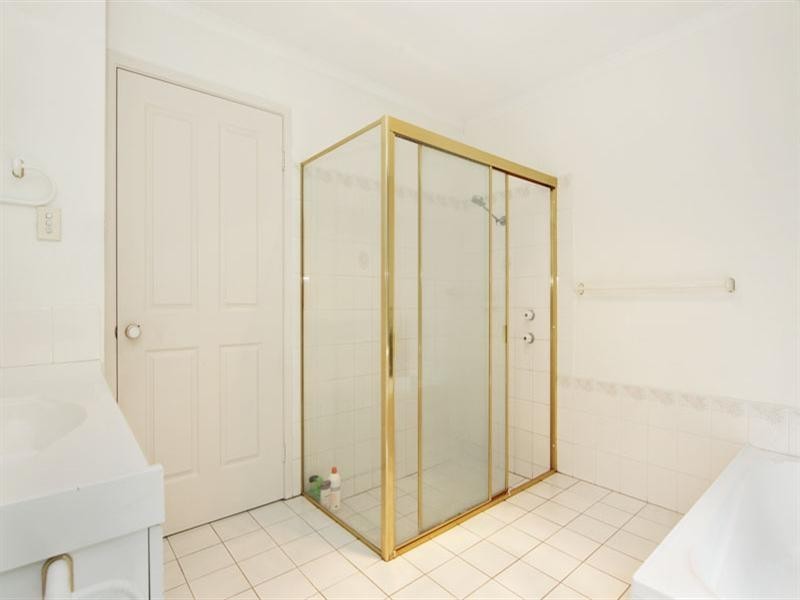 35 Lancaster Parade, Bateau Bay NSW 2261