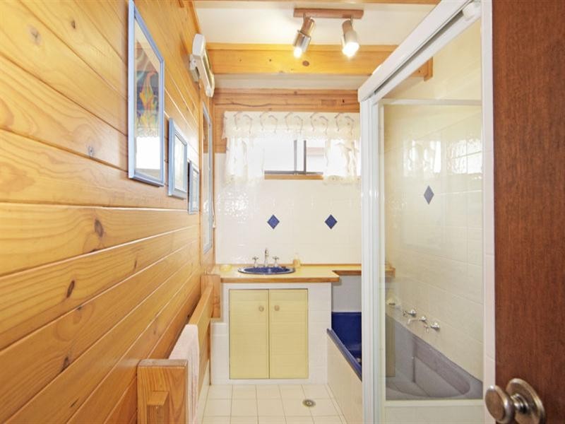 20 Curzon Avenue, Bateau Bay NSW 2261