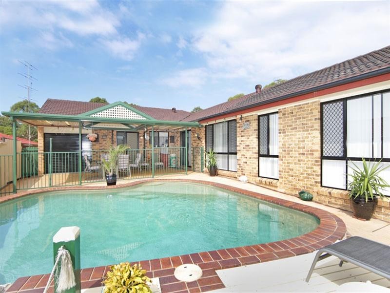 35 Murrumbidgee Crescent, Bateau Bay NSW 2261