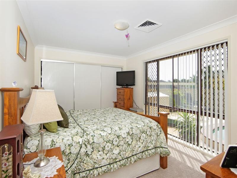 35 Murrumbidgee Crescent, Bateau Bay NSW 2261