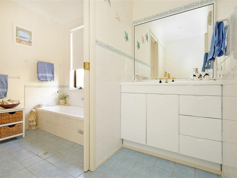 35 Murrumbidgee Crescent, Bateau Bay NSW 2261