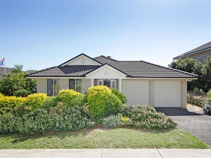 16 Bataan Circuit, Bateau Bay NSW 2261
