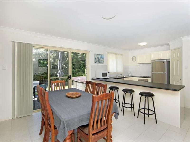 16 Bataan Circuit, Bateau Bay NSW 2261