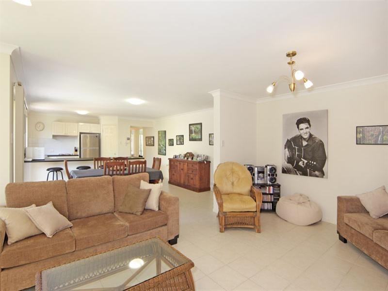 16 Bataan Circuit, Bateau Bay NSW 2261