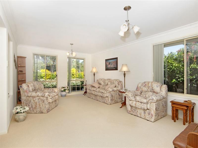 16 Bataan Circuit, Bateau Bay NSW 2261