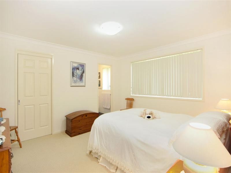 16 Bataan Circuit, Bateau Bay NSW 2261