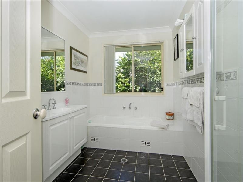16 Bataan Circuit, Bateau Bay NSW 2261