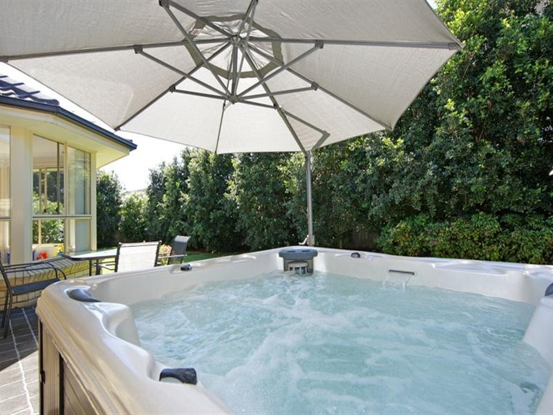 16 Bataan Circuit, Bateau Bay NSW 2261