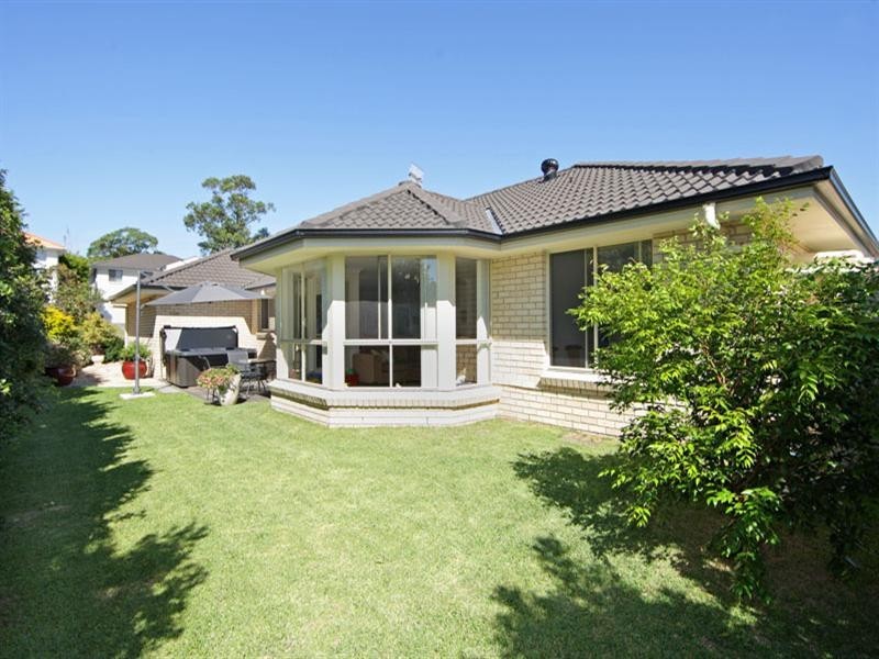 16 Bataan Circuit, Bateau Bay NSW 2261
