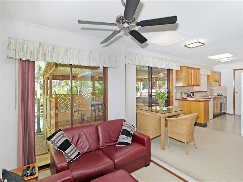 17 Keats Avenue, Bateau Bay NSW 2261