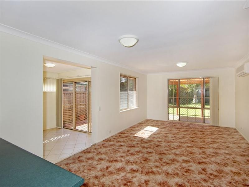 15 Castlereagh Crescent, Bateau Bay NSW 2261