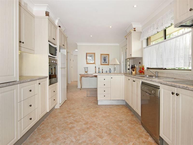 1 Jonathon Close, Bateau Bay NSW 2261