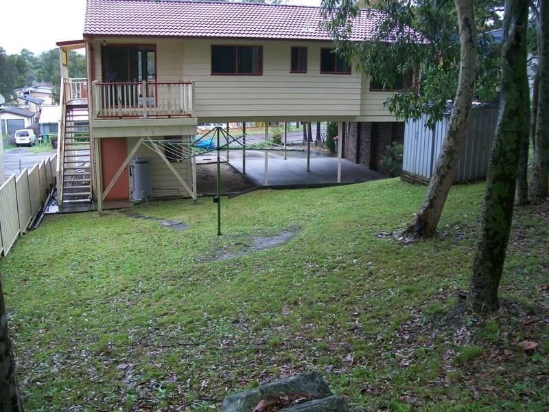 33 Platypus Road, Berkeley Vale NSW 2261