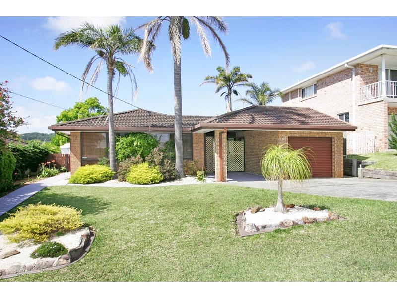 6 Mossman Avenue, Bateau Bay NSW 2261