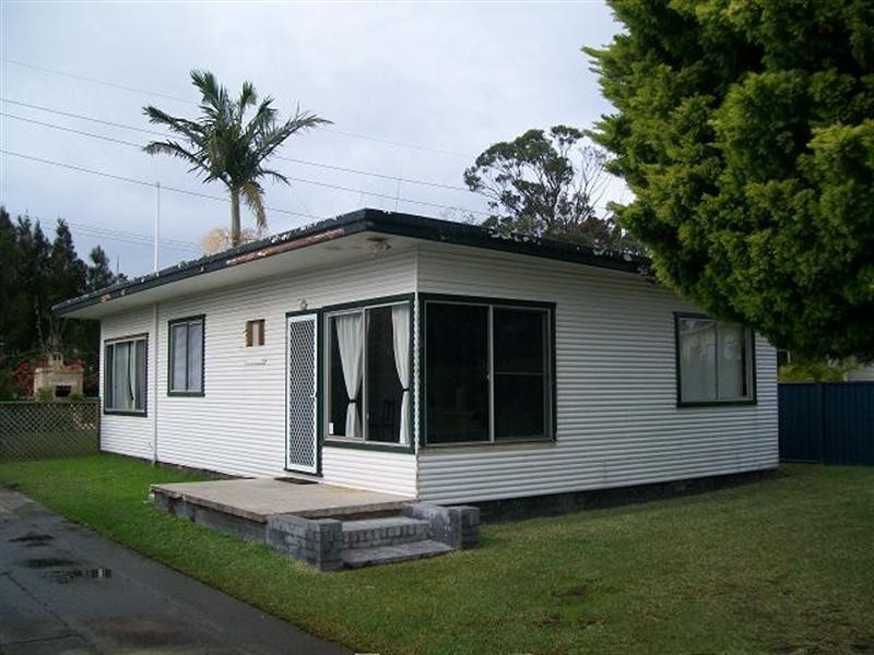 40 Kathleen White Crescent, Killarney Vale NSW 2261