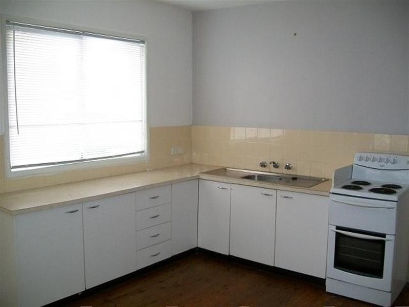 40 Kathleen White Crescent, Killarney Vale NSW 2261