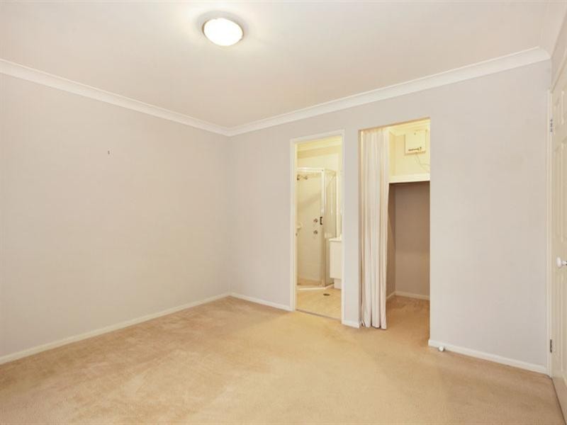 25 Passage Road, Bateau Bay NSW 2261