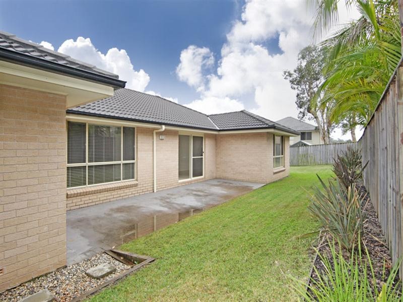 25 Passage Road, Bateau Bay NSW 2261