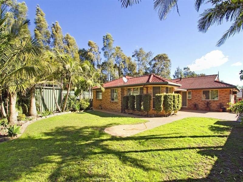 1 Castlereagh Crescent, Bateau Bay NSW 2261