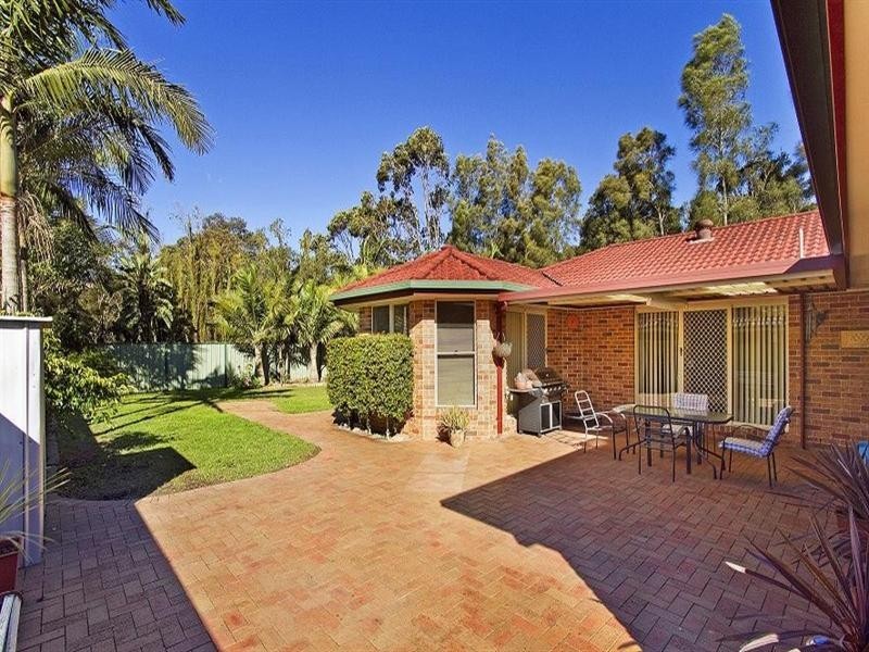 1 Castlereagh Crescent, Bateau Bay NSW 2261