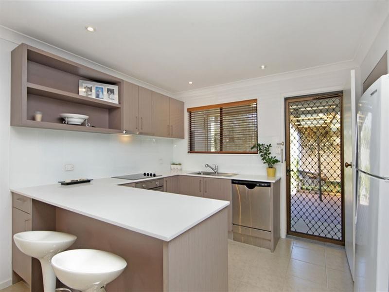 48 Kathleen White Crescent, Killarney Vale NSW 2261