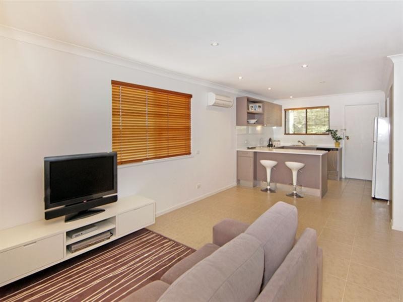 48 Kathleen White Crescent, Killarney Vale NSW 2261