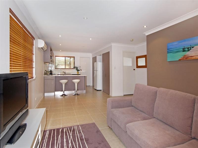 48 Kathleen White Crescent, Killarney Vale NSW 2261