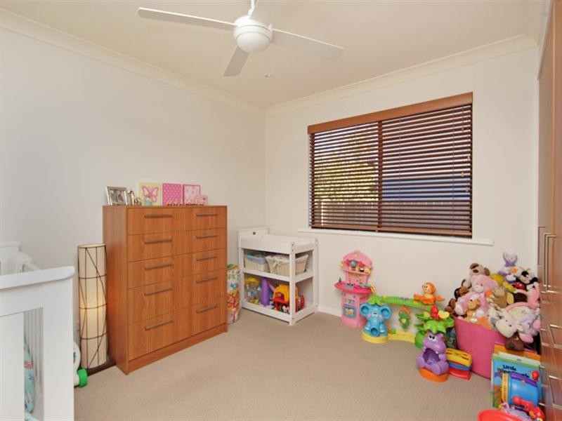 48 Kathleen White Crescent, Killarney Vale NSW 2261