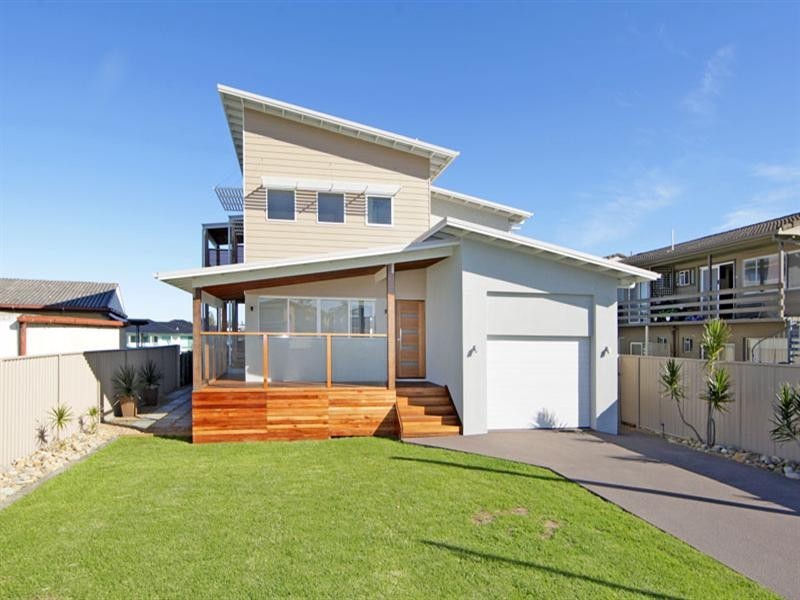 142 Ocean Parade, Blue Bay NSW 2261