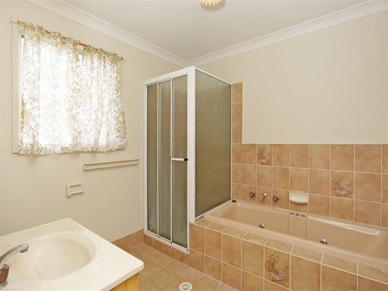 42 Shortland Avenue, Killarney Vale NSW 2261