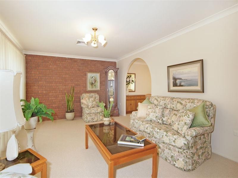 4 Caloola Close, Bateau Bay NSW 2261