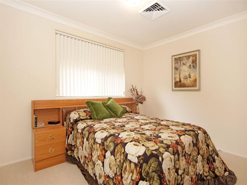 4 Caloola Close, Bateau Bay NSW 2261