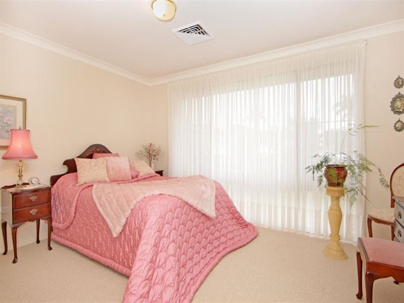 4 Caloola Close, Bateau Bay NSW 2261
