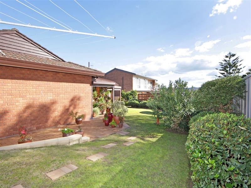 4 Caloola Close, Bateau Bay NSW 2261