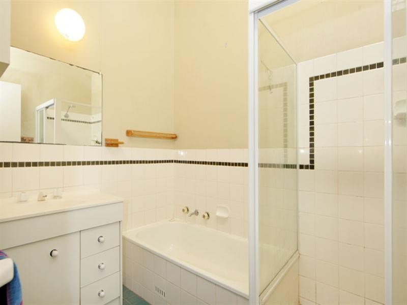 64 Albatross Road, Berkeley Vale NSW 2261