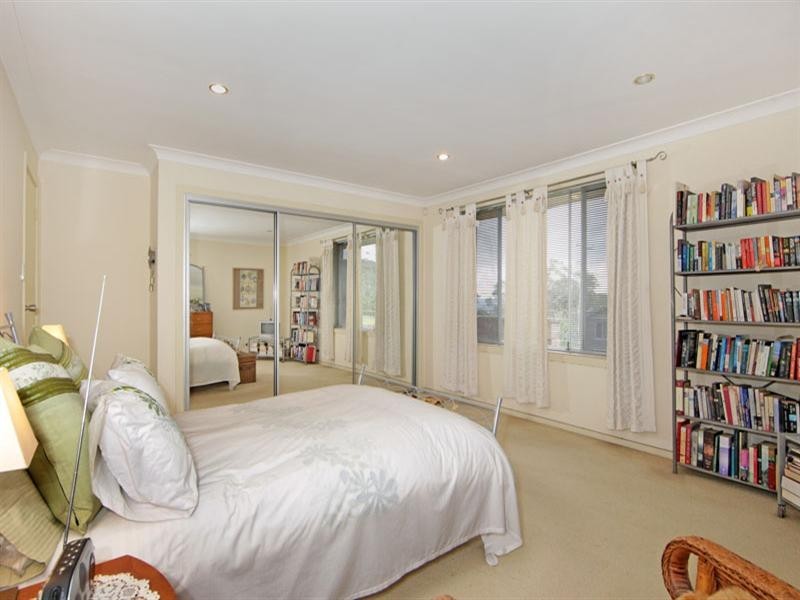 1 Stephenson Road, Bateau Bay NSW 2261